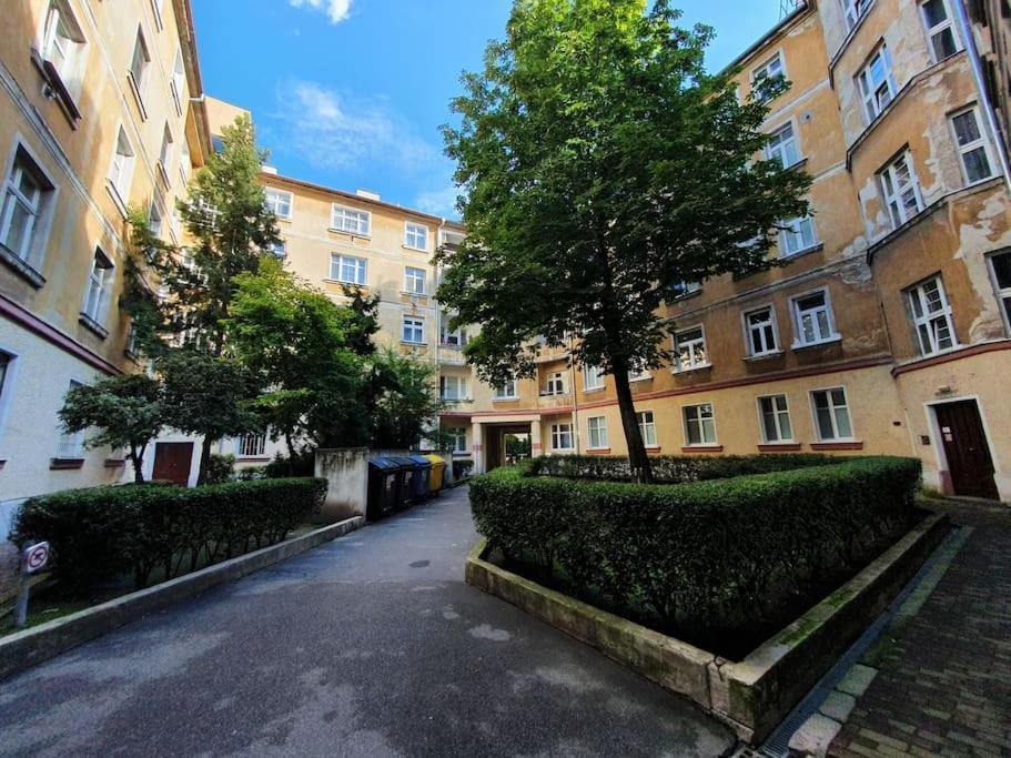 Lovely & Unique Apt In The Historic Center. Братислава Екстер'єр фото