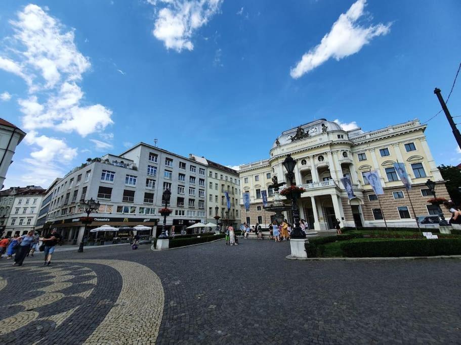Lovely & Unique Apt In The Historic Center. Братислава Екстер'єр фото